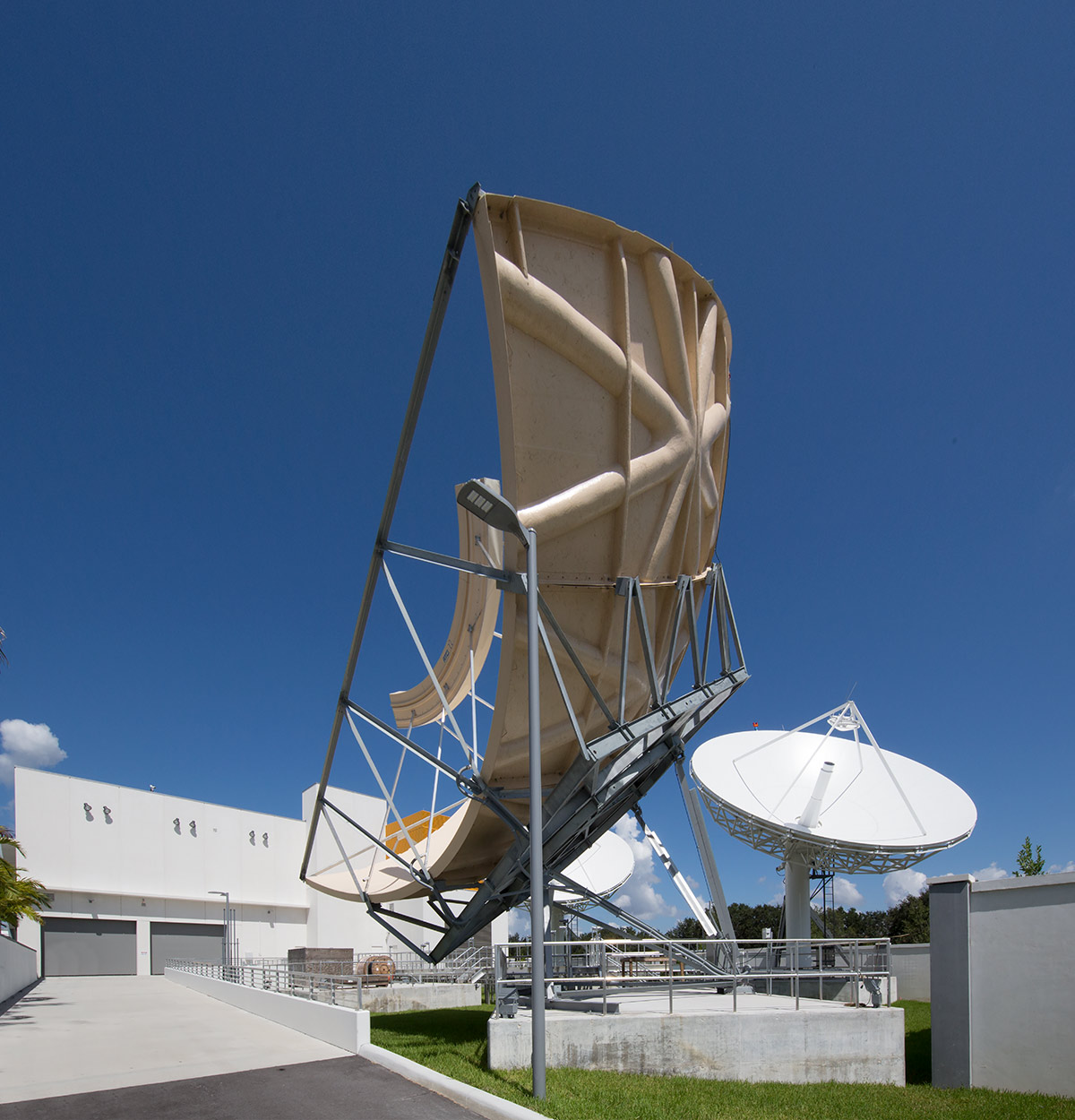 Architectural view of the HBO data center broadcast antenna in Sunrise, FL 