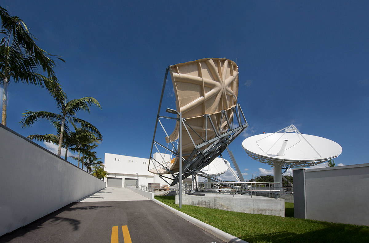 Architectural view of the HBO data center broadcast antenna in Sunrise, FL 