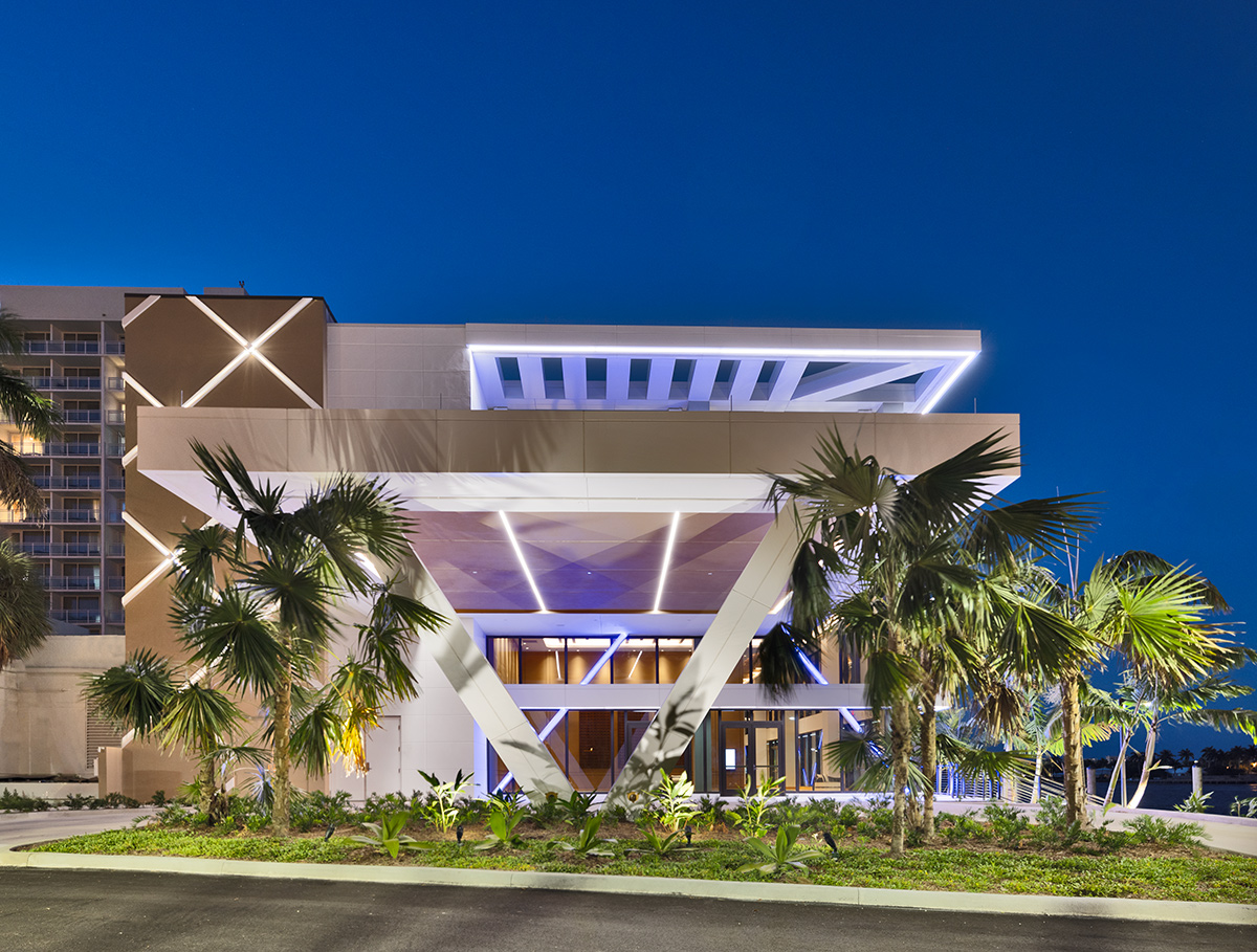 Architectural dusk view of the Hilton Marina in Fort Lauderdale, FL.