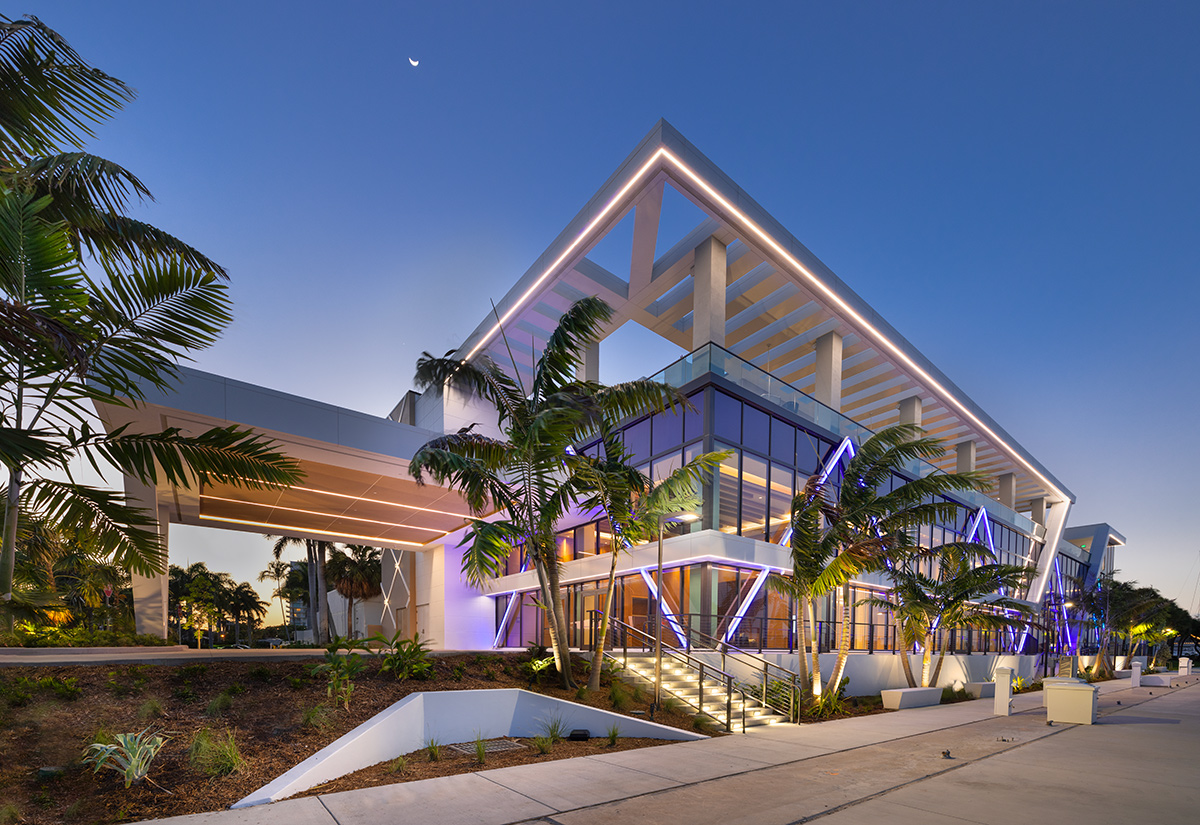 Architectural dusk view of the Hilton Marina in Fort Lauderdale, FL.
