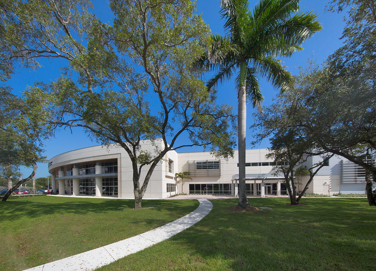 Architectural view of Boca Raton Fl Regional Hospital Women's Institute.