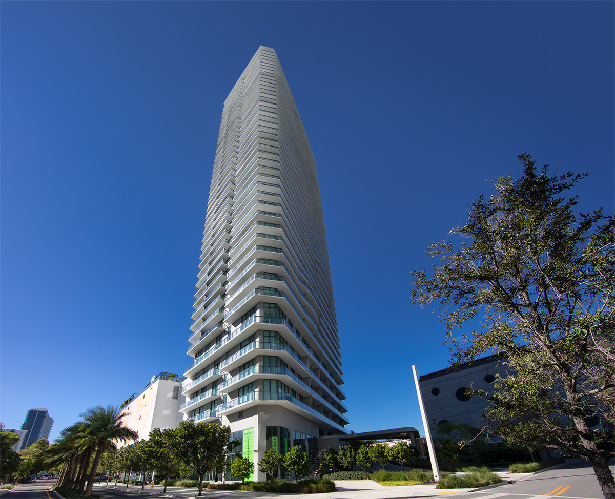 Paraiso Bay condo towers Miami architectural view.