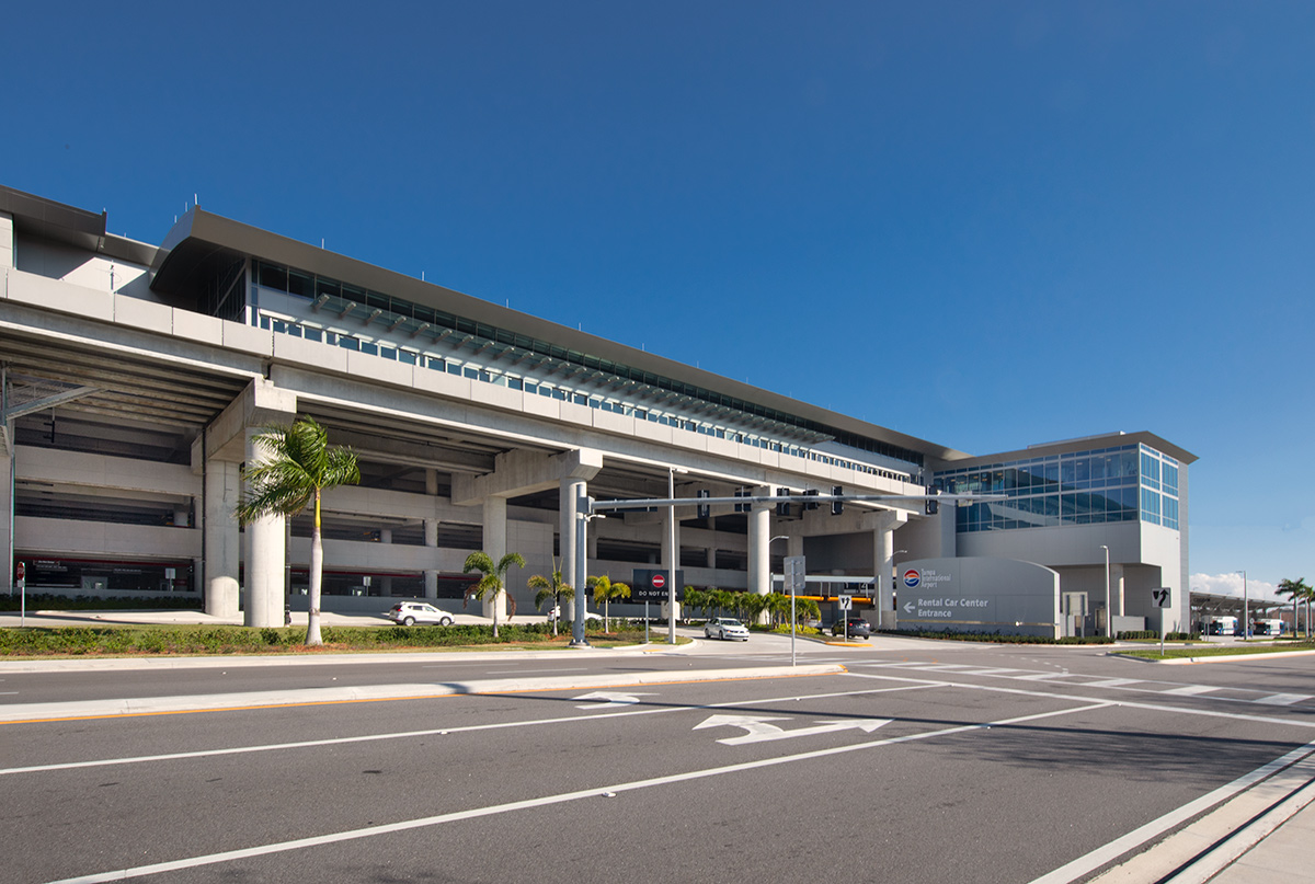 Architectural view of the people mover at the Tampa Int airport.